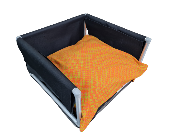 Shweshwe Haustierbett aus Aluminium