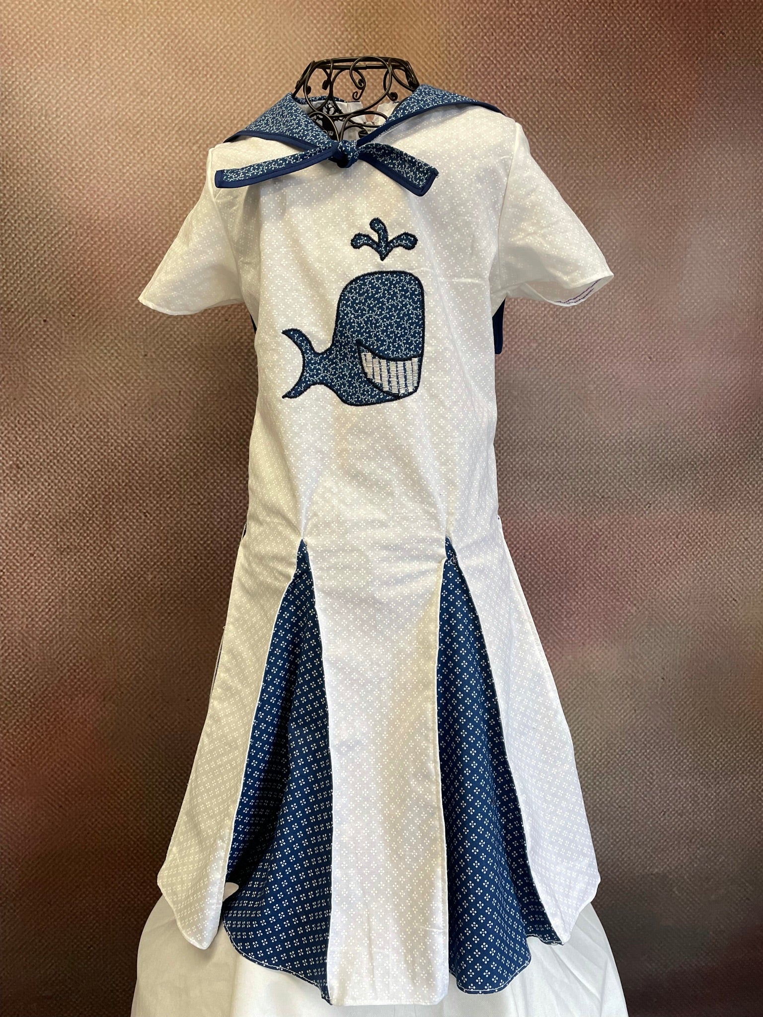 Walkleid für Kinder mit farbigem Besatz